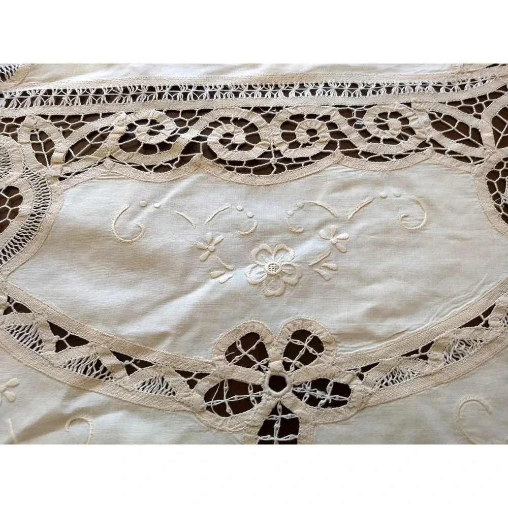 Vintage Madeira Lace Tablecloth 128